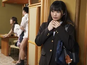 Bé con mới lớn cướp gã chồng của mẹ