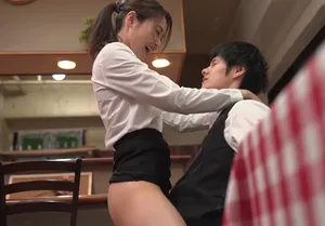 Cậu trai trẻ đụ cô nhân viên nữ có chồng yêu nhưng anh xã “yếu”