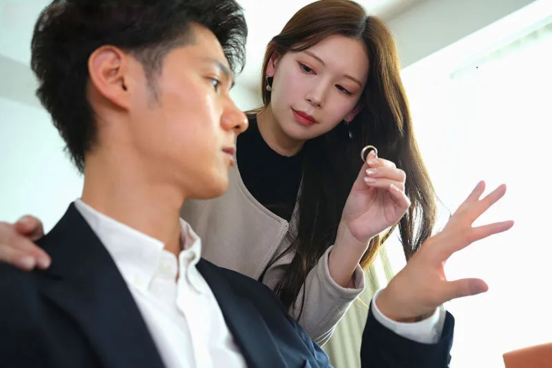 Bà xã đi đi chơi, ông chồng ở nhà bị nhỏ em bà xã gạ trả bài không trượt phát nào